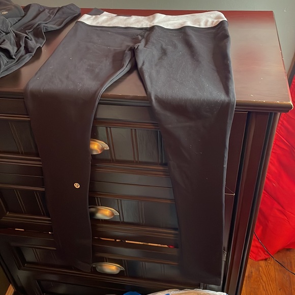🎉Lululemon Bundle of Black Lulu Leggings! Size 6! - Picture 3 of 9